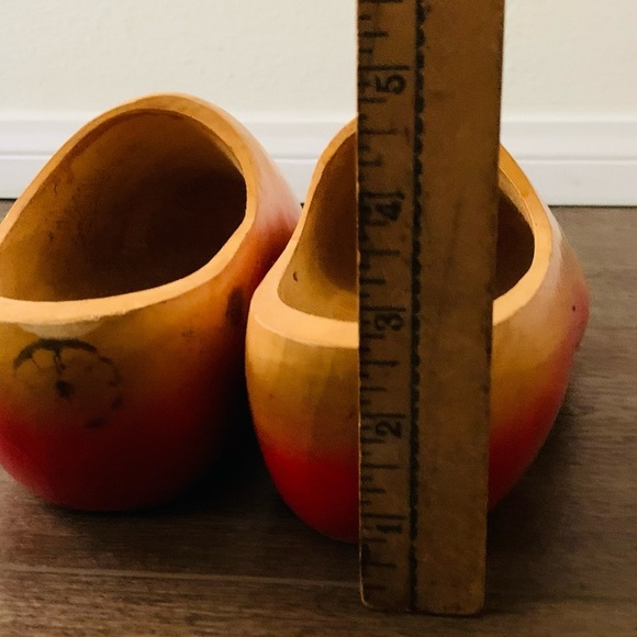 Wooden hand carved shoes - Picture 3 of 10